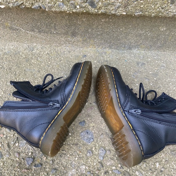 😎Flash Sale💥Dr. Martens Boots - Picture 2 of 5